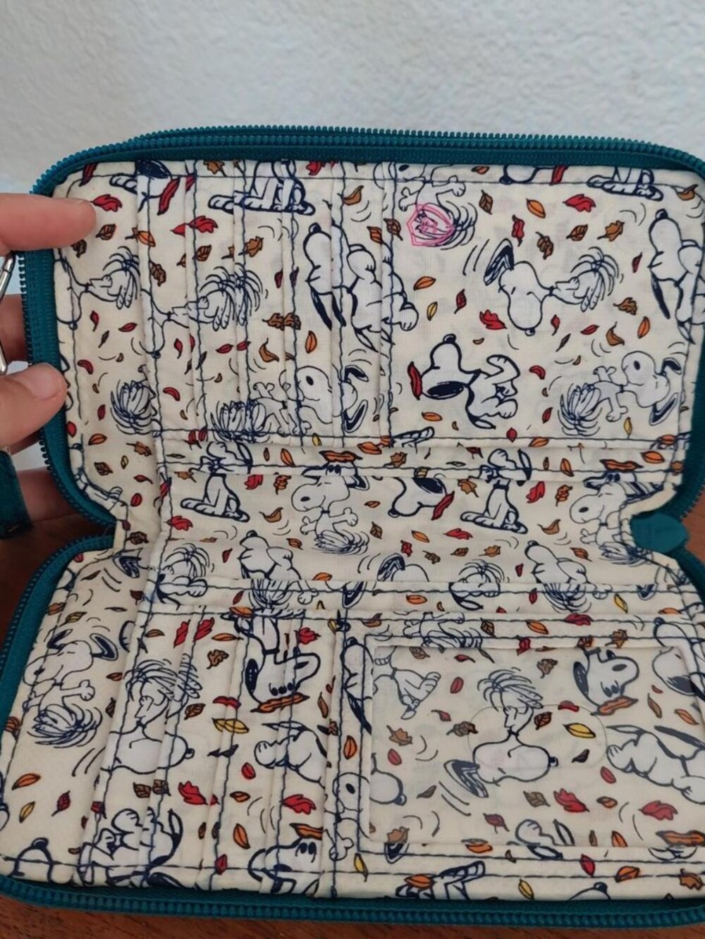 Vera Bradley Peanuts Fall Meadow RFID All in One Crossbody Bag Wallet Snoopy Tea - Picture 4 of 8